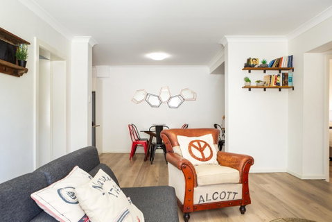 Suburban Two-bed Apartment With Parking And Patio - Nambucca Heads Accommodation 1