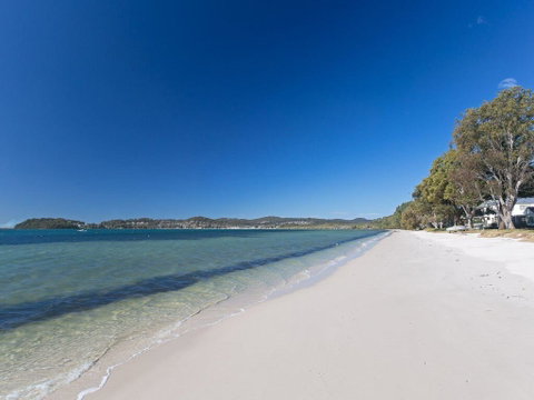 Sunrise Waters', 2/63 Soldiers Point Road - Stunning Waterfront Property - Nambucca Heads Accommodation 2