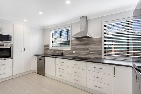 Sunset Beach House - Soldiers Point Sleeps 9 - Nambucca Heads Accommodation 3