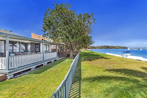 Sunset Beach House - Soldiers Point Sleeps 9 - Nambucca Heads Accommodation 1