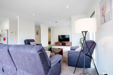 Superb Luxe 5BR House@Point Cook Near Lake - Nambucca Heads Accommodation 3