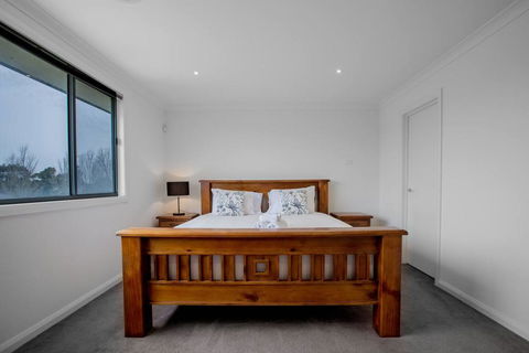 Superb Luxe 5BR House@Point Cook Near Lake - Nambucca Heads Accommodation 1