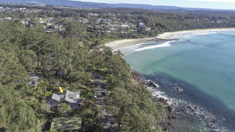 Surfers Ave Retreat Narrawallee - Nambucca Heads Accommodation 0