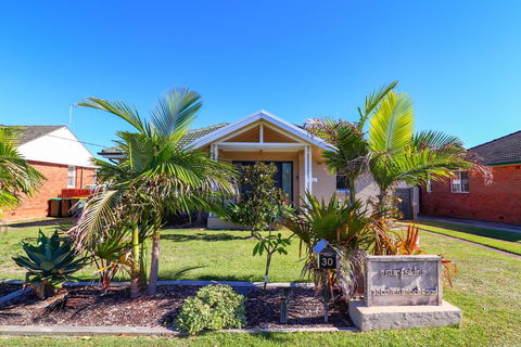 Surfside - Nambucca Heads Accommodation 0