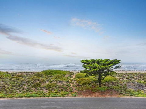 Tahren Beachfront Shack - Nambucca Heads Accommodation 3