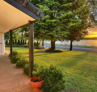 Tara Downs on Lake Albert - Nambucca Heads Accommodation