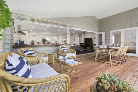 THALASSA HOUSE COASTAL RETREAT DROMANA - Nambucca Heads Accommodation 1