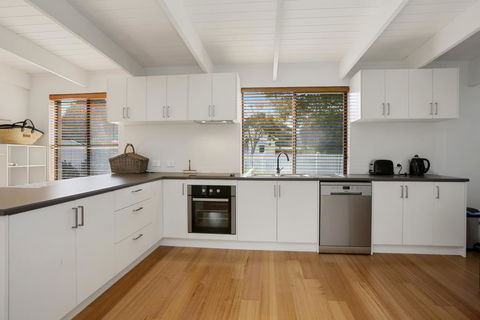 THE ASHMAN HOUSE - Modern And Close To Town - Nambucca Heads Accommodation 2