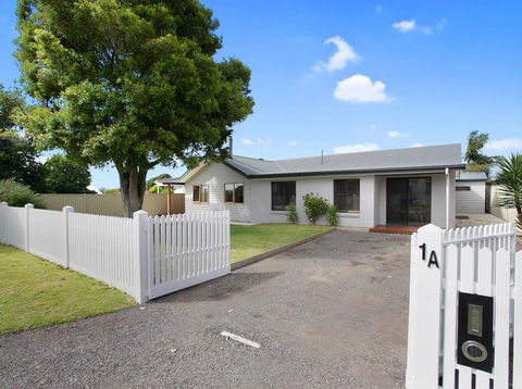 THE ASHMAN HOUSE - Modern And Close To Town - Nambucca Heads Accommodation 0