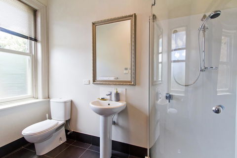 Deloraine Hotel - Nambucca Heads Accommodation 25