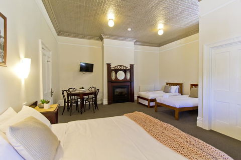 Deloraine Hotel - Nambucca Heads Accommodation 1