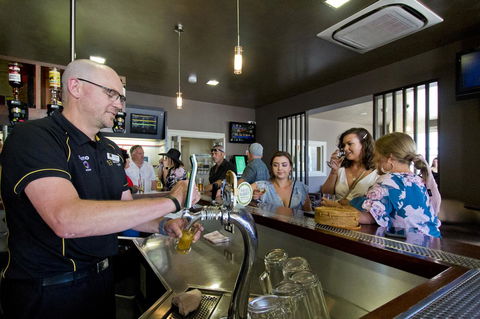 Deloraine Hotel - Nambucca Heads Accommodation 12