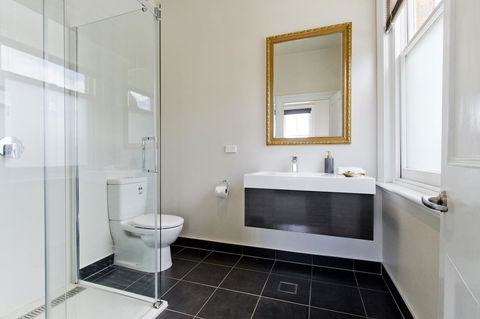 Deloraine Hotel - Nambucca Heads Accommodation 2