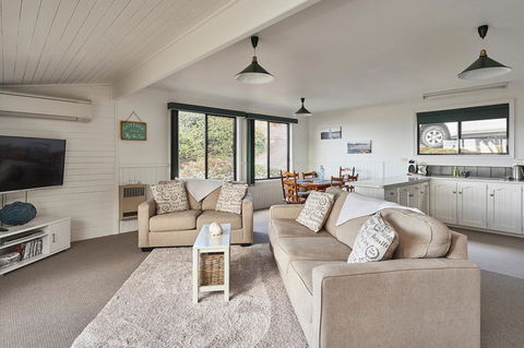 KINGFISHER COTTAGE Beachfront At The Binalong Bay - Nambucca Heads Accommodation 4