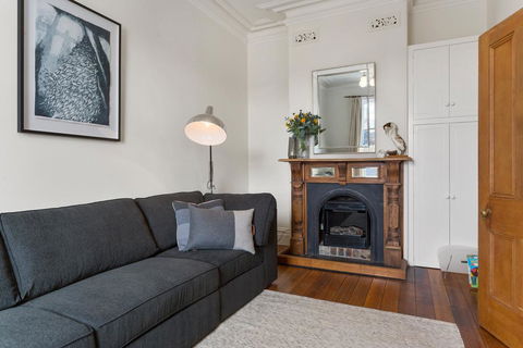 WEST NEST | Classic 3BR Hobart Terrace BEST Location, View, Close To City - Nambucca Heads Accommodation 13