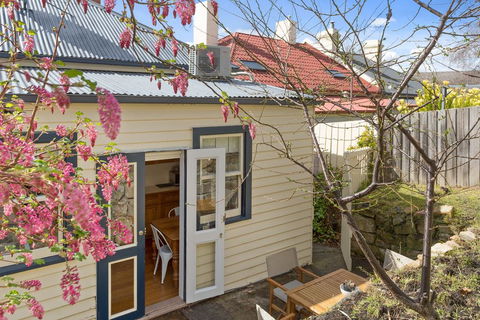 WEST NEST | Classic 3BR Hobart Terrace BEST Location, View, Close To City - Nambucca Heads Accommodation 19