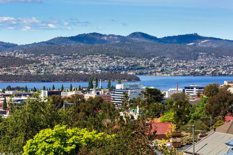 WEST NEST | Classic 3BR Hobart Terrace BEST Location, View, Close To City - Nambucca Heads Accommodation 1