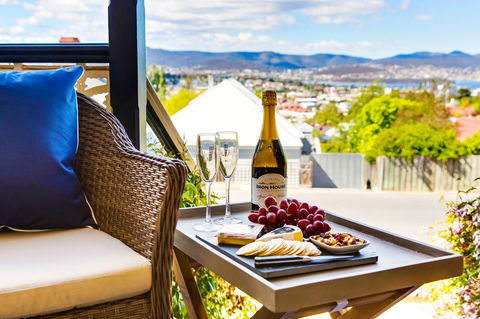 WEST NEST | Classic 3BR Hobart Terrace BEST Location, View, Close To City - Nambucca Heads Accommodation 27