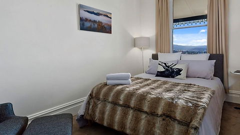 WEST NEST | Classic 3BR Hobart Terrace BEST Location, View, Close To City - Nambucca Heads Accommodation 9