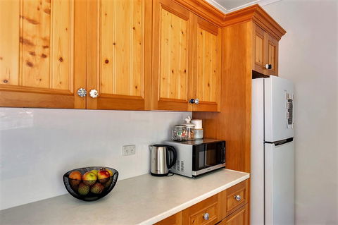 WEST NEST | Classic 3BR Hobart Terrace BEST Location, View, Close To City - Nambucca Heads Accommodation 6