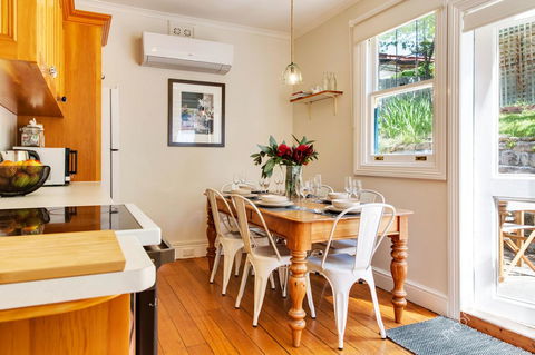 WEST NEST | Classic 3BR Hobart Terrace BEST Location, View, Close To City - Nambucca Heads Accommodation 4