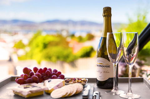 WEST NEST | Classic 3BR Hobart Terrace BEST Location, View, Close To City - Nambucca Heads Accommodation 28