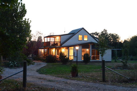 Beechworth Cedar Cottages - Nambucca Heads Accommodation 14
