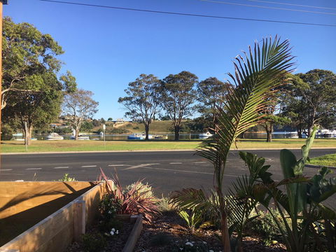 The Wheelhouse - 2BR Waterfront Apt In Town - Nambucca Heads Accommodation 15