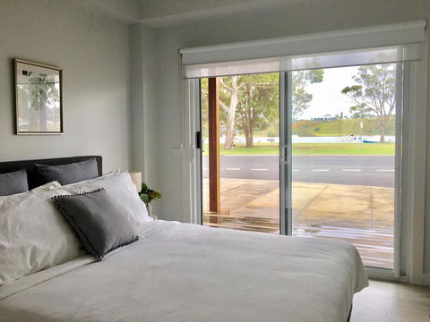 The Wheelhouse - 2BR Waterfront Apt In Town - Nambucca Heads Accommodation 3