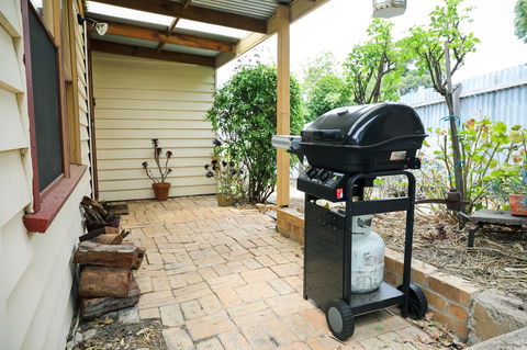 Miss Pym's Cottage - Nambucca Heads Accommodation 3