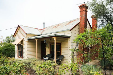 Miss Pym's Cottage - Nambucca Heads Accommodation 2