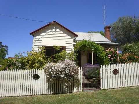 Miss Pym's Cottage - Nambucca Heads Accommodation 0