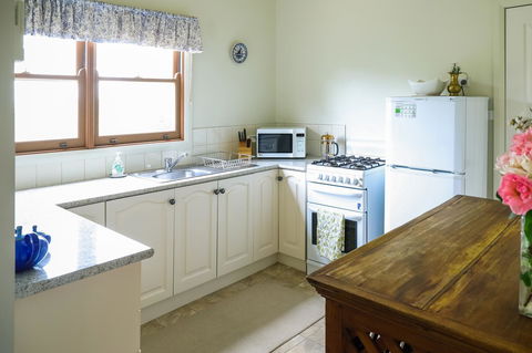 Miss Pym's Cottage - Nambucca Heads Accommodation 26