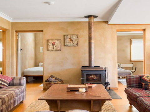 The Farmhouse - Grape Vines And Rolling Green Hills - Nambucca Heads Accommodation 2