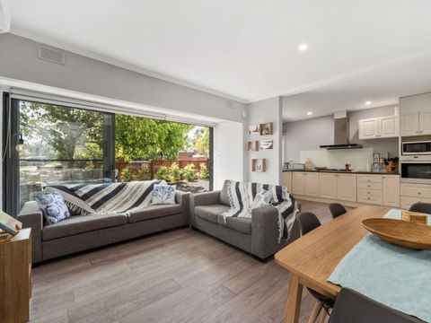 The Heart Of Cosmopolitan Mornington - Nambucca Heads Accommodation 1