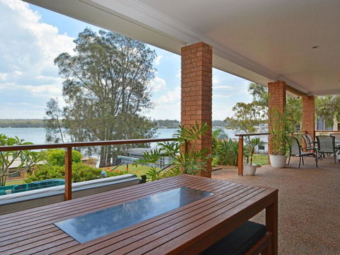 The House On The Lake @ Fishing Point, Lake Macquarie - Honestly Put The Line In And Catch Fish - Nambucca Heads Accommodation 0