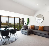 THE HYDEAWAY-LUXE HYDE PARK CITY APARTMENT-hosted by LAbode Accommodation - Nambucca Heads Accommodation