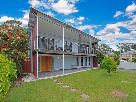 The Lake House - Lake Conjola - Nambucca Heads Accommodation 2