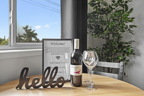 The Neo Stylish Central Apartment With Aircon Courtyard And Netflix - Nambucca Heads Accommodation 1