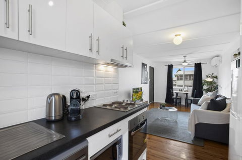The Neo Stylish Central Apartment With Aircon Courtyard And Netflix - Nambucca Heads Accommodation 2