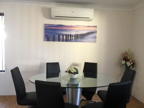 The Royal Dolphin Holiday Home - Nambucca Heads Accommodation 3