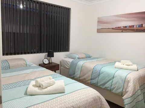 The Royal Dolphin Holiday Home - Nambucca Heads Accommodation 2