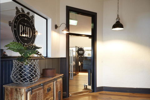 The Royal Hotel, Drouin - Nambucca Heads Accommodation 0