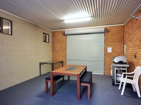 The Studio On The Lake @ Fishing Point, Lake Macquarie - Honestly Put The Line In And Catch Fish - Nambucca Heads Accommodation 2