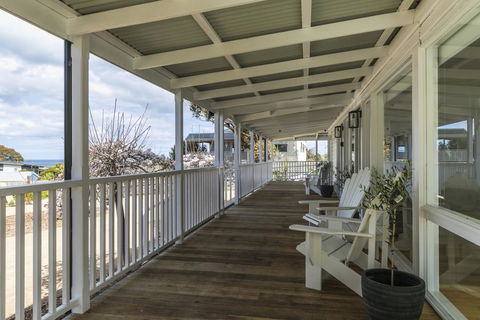 The Summer House Retreat Torquay - Nambucca Heads Accommodation 1
