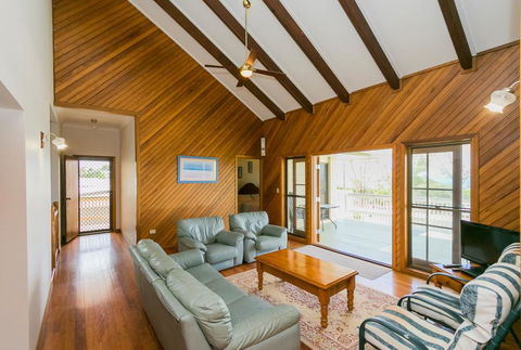 The Sun And The Sea In Hervey Bay - Nambucca Heads Accommodation 2