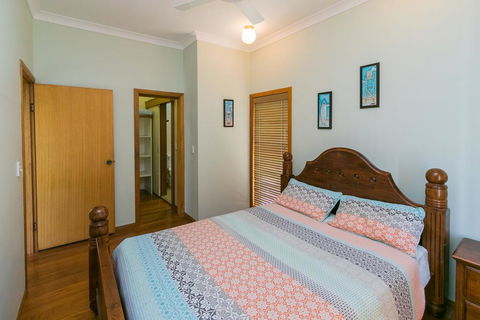 The Sun And The Sea In Hervey Bay - Nambucca Heads Accommodation 3