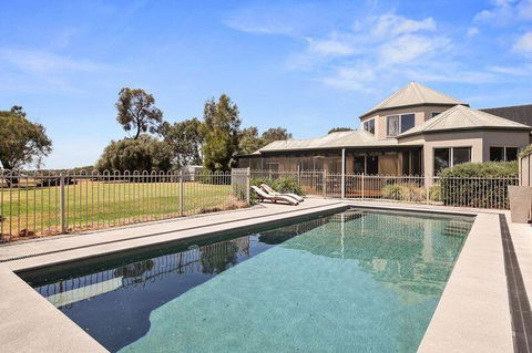 The Track House - Nambucca Heads Accommodation 2