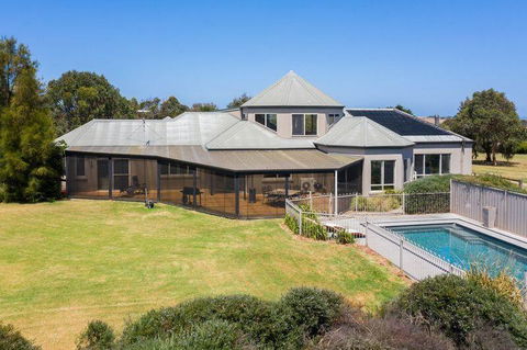 The Track House - Nambucca Heads Accommodation 1