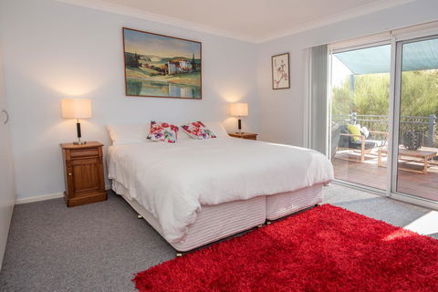 The White House - Nambucca Heads Accommodation 0